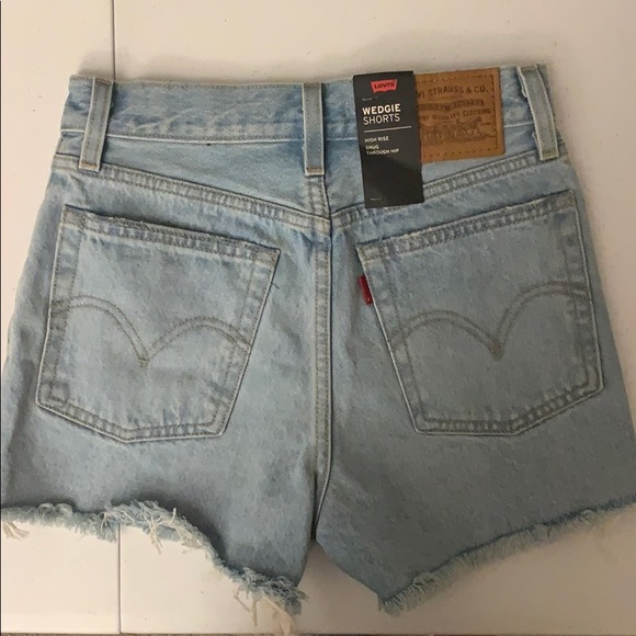 Levi’s Wedgie High-Waisted Denim Short Size 24 - Picture 2 of 3